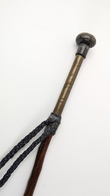 BÂTON DE MARCHE en néflier scarifié à monture...